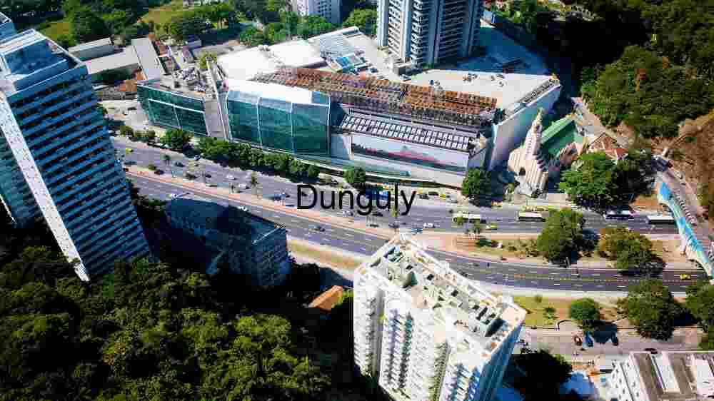 Tourist captures Europe's breathtaking beauty in stunning imagery (29) Busy urban road, day time