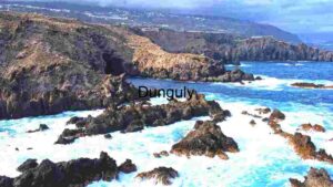 At Home Rugged Coastal Beauty: A Symphony of Blue and Brown