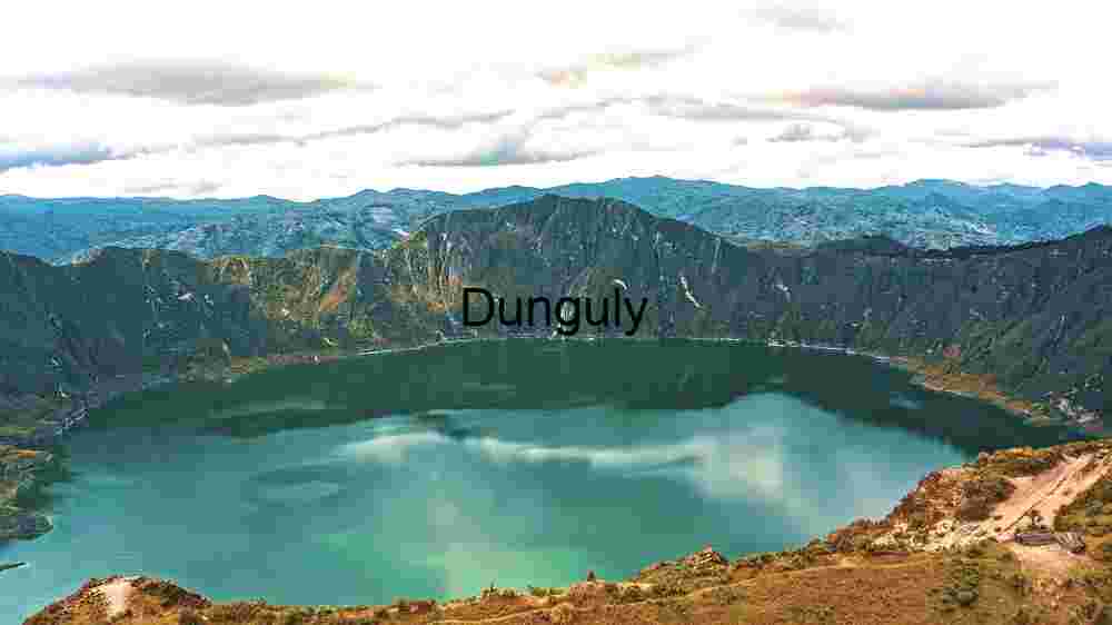 Uncover Earth's stunning landscapes. Experience breathtaking worldwide views (25) Crater Lake Panorama: A Geological Masterpiece