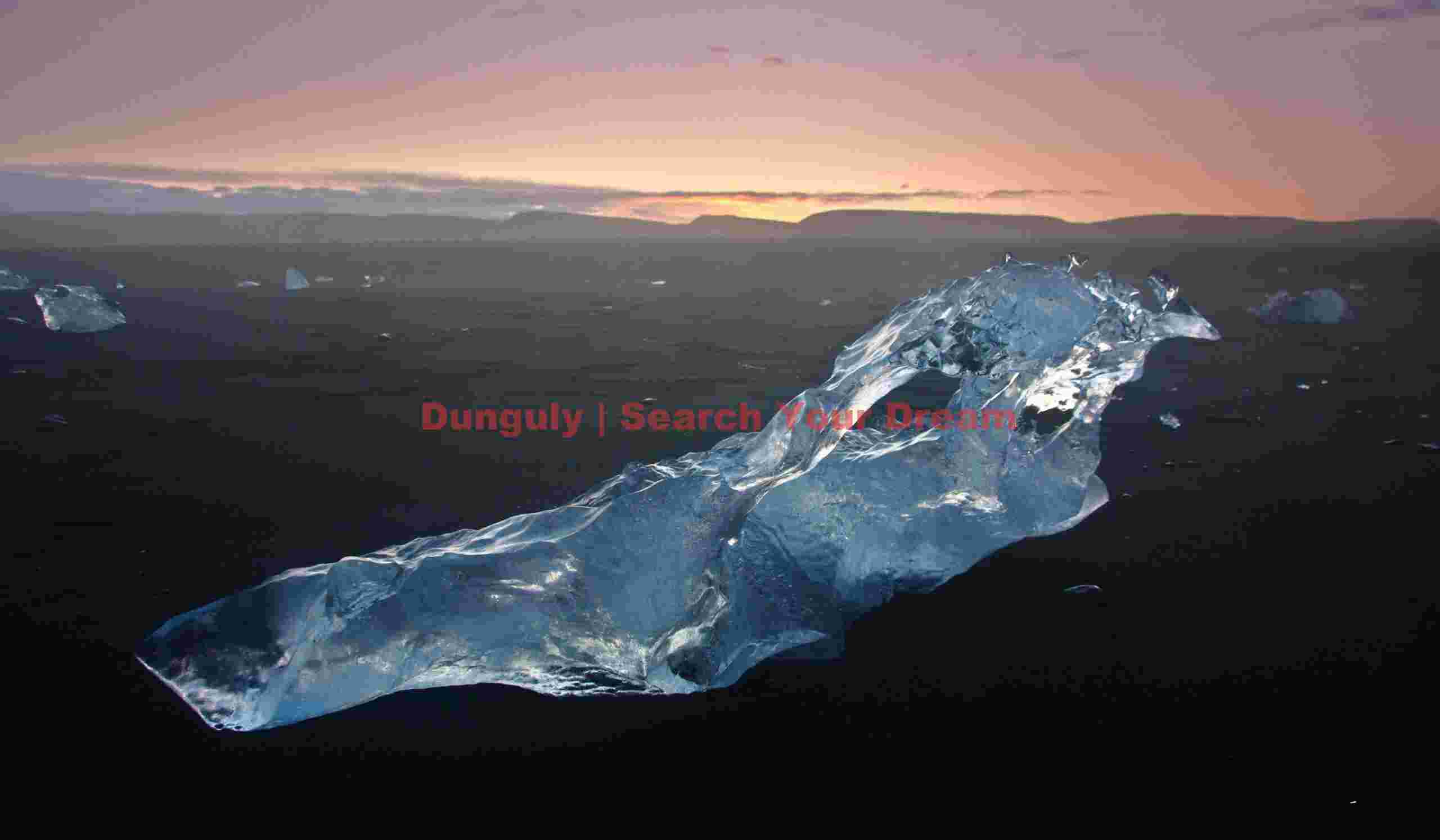 Jokulsarlon beach - solo Coastal Iceland: Jokulsarlon beach - solo