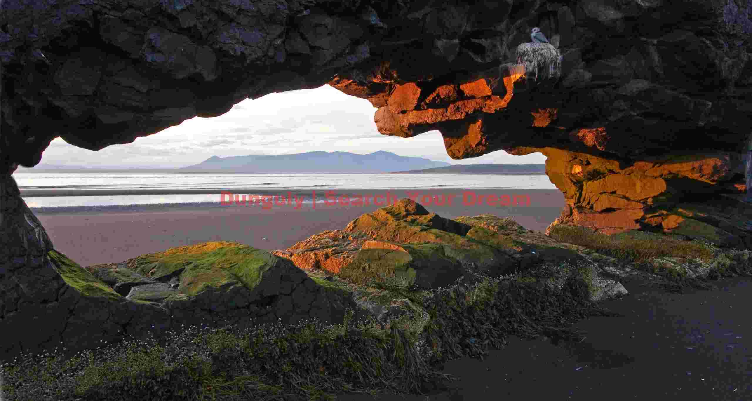 Through the arch - Hvitserkur rock Through the arch - Hvitserkur rock