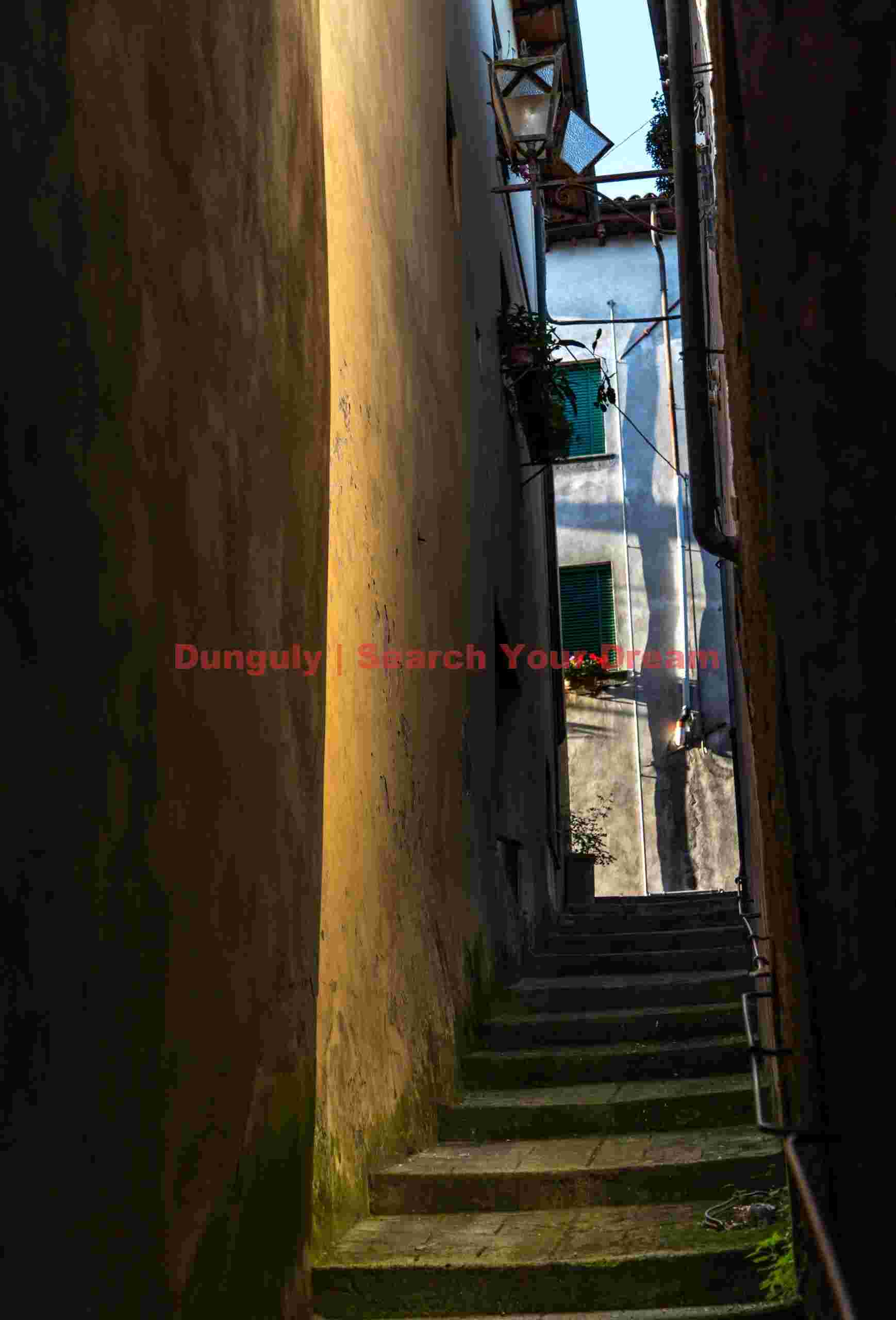 Narrow alley with reflected light; Barga, Province de Luques, Tuscany, Italy Narrow alley with reflected light