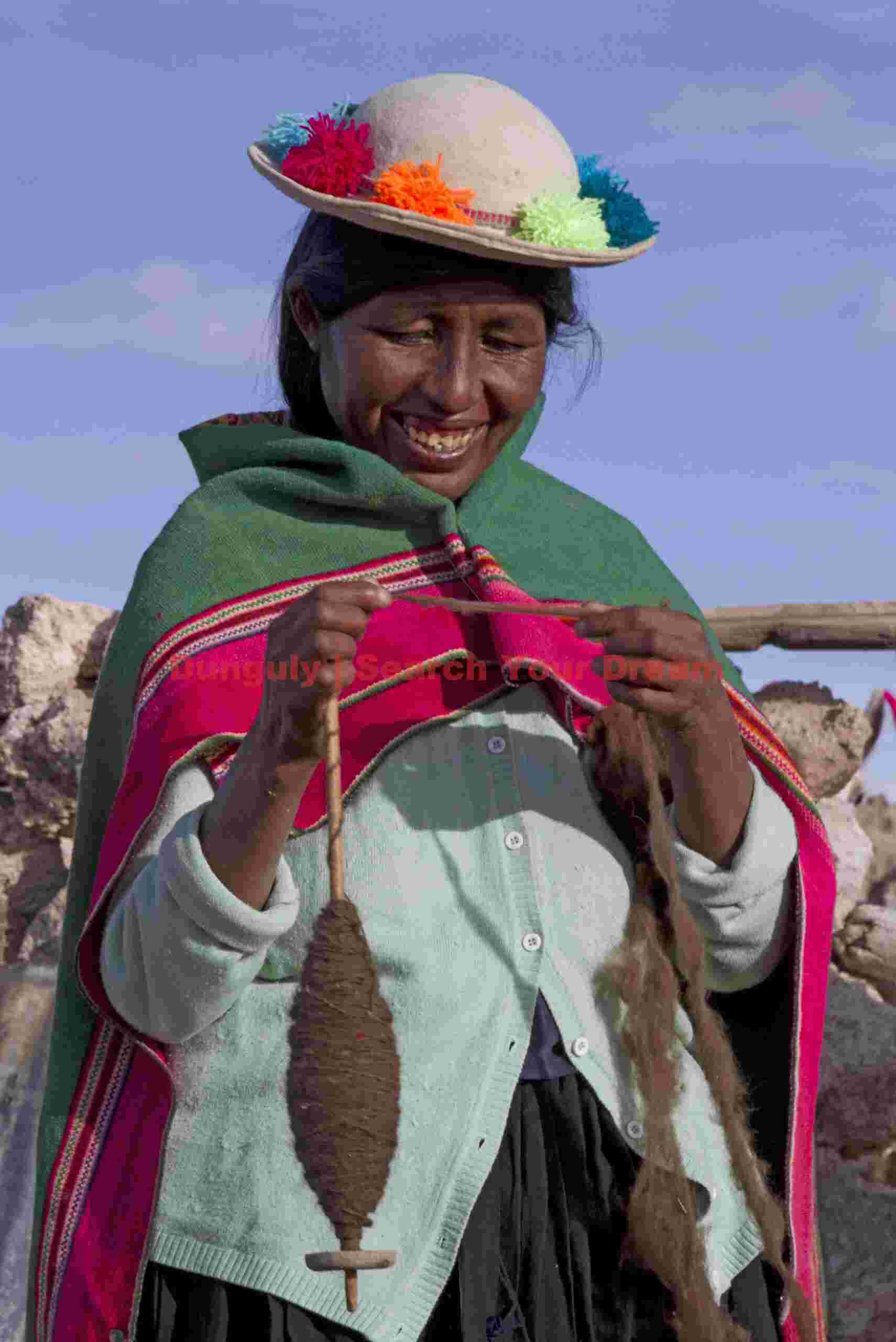 Wool spinning; Bolivia Wool Spinning
