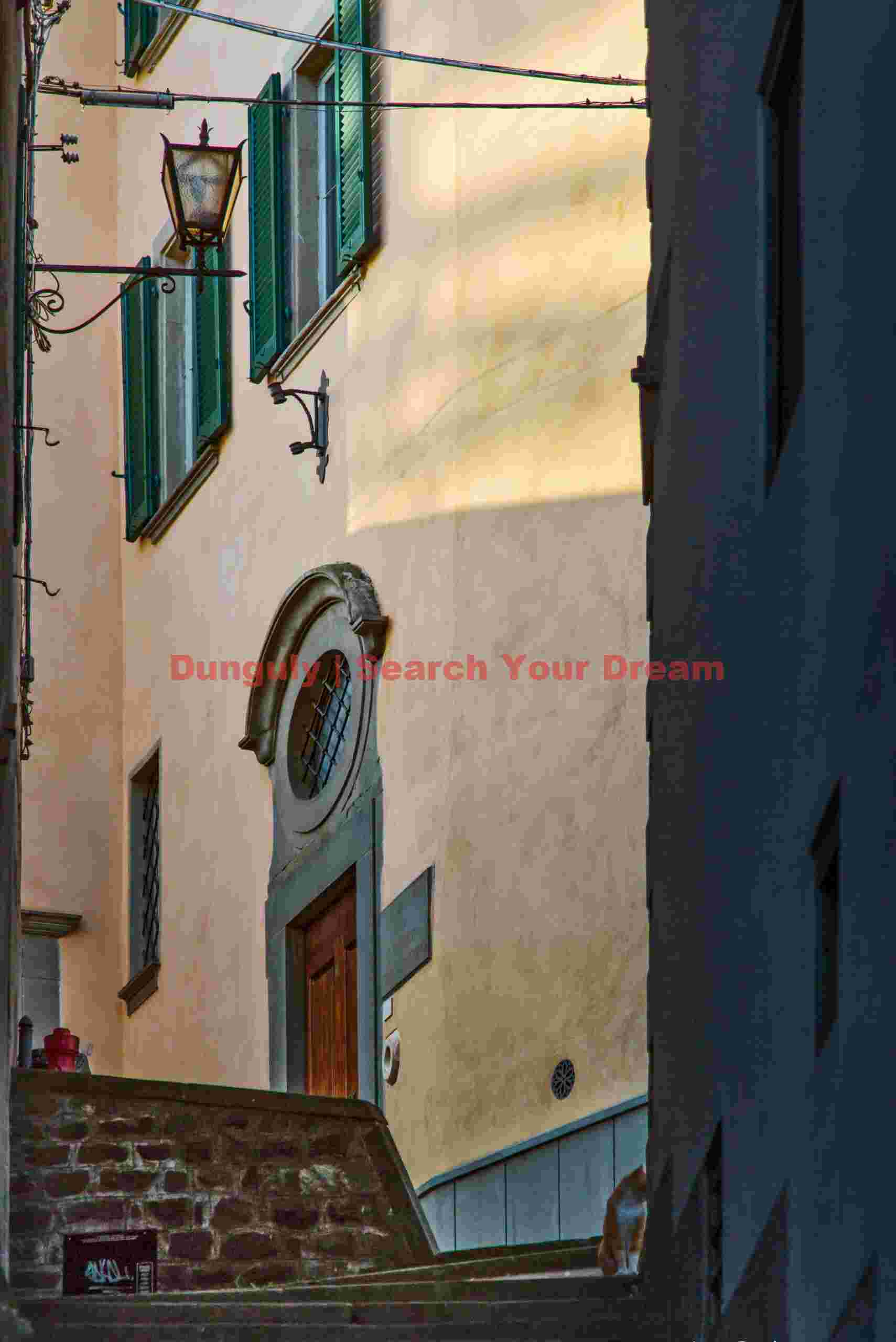 Yellow facade; Province de Luques, Tuscany, Italy Yellow facade