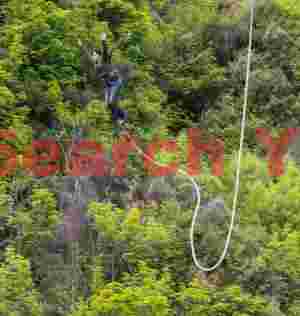Bungy jumper in free fall